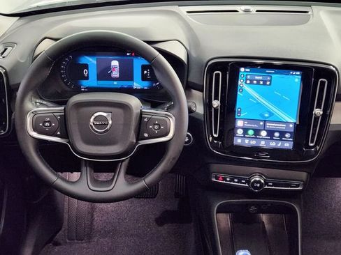 Certified 2026 Volvo XC40 B5 Plus AWD/4WD image 25