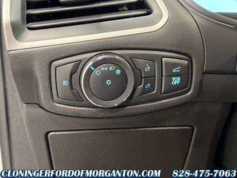 Used 2022 Ford Edge SEL w/ Sport Appearance Package image 16