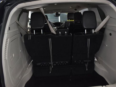 Used 2024 Chrysler Pacifica Limited FWD image 21