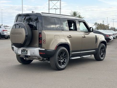 Used 2023 Land Rover Defender 110 S image 27