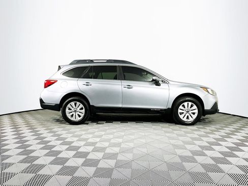 Used 2019 Subaru Outback 2.5i Premium image 7