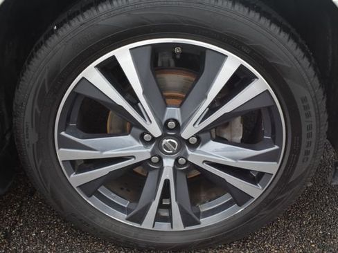 Used 2017 Nissan Pathfinder Platinum w/ Family Entertainment Package image 57