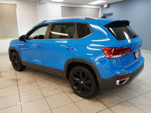 Used 2022 Volkswagen Taos SEL w/ Panoramic Sunroof Package image 11