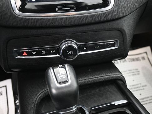 Used 2020 Volvo XC90 T5 Momentum image 15
