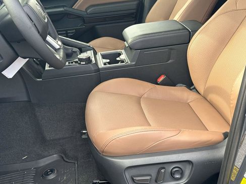 Used 2025 Toyota 4Runner Limited image 25