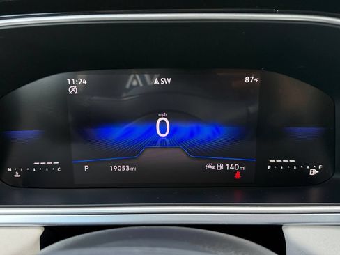 Used 2025 Volkswagen Taos SE w/ Panoramic Sunroof Package FWD image 15