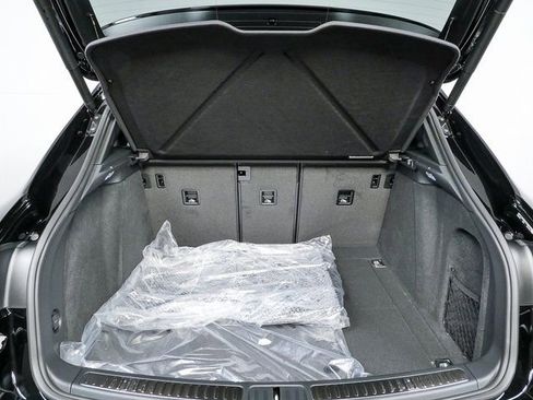 New 2026 Porsche Macan image 30