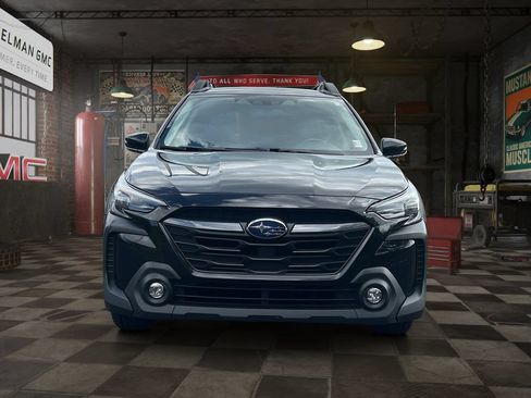 Used 2023 Subaru Outback Premium AWD/4WD image 2