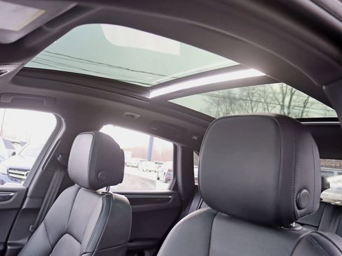 Used 2018 Porsche Macan Sport Edition image 29