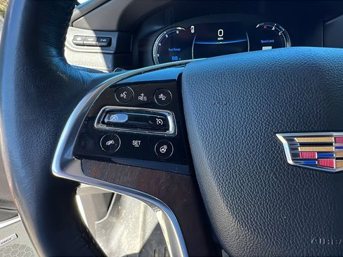 Used 2020 Cadillac Escalade Premium Luxury image 29