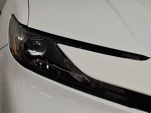 Used 2025 Toyota Camry SE image 12