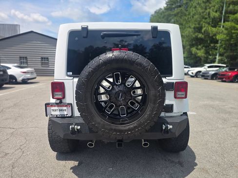 Used 2016 Jeep Wrangler Unlimited Sahara w/ Connectivity Group AWD/4WD image 6