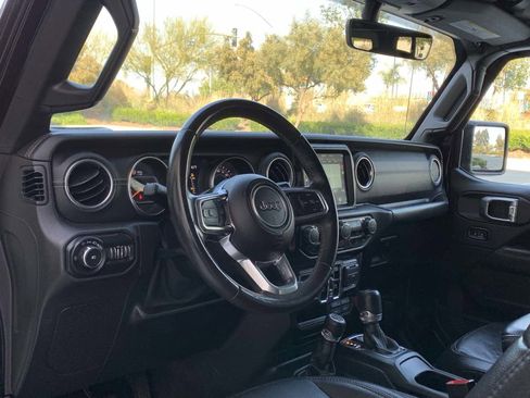 Used 2019 Jeep Wrangler Unlimited Sahara image 27