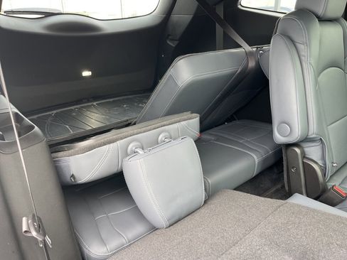 Used 2022 Buick Enclave Essence w/ Experience Buick Package image 7