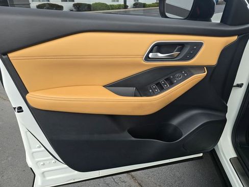 Used 2021 Nissan Rogue Platinum image 13