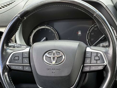 Used 2020 Toyota Highlander XLE AWD/4WD image 21