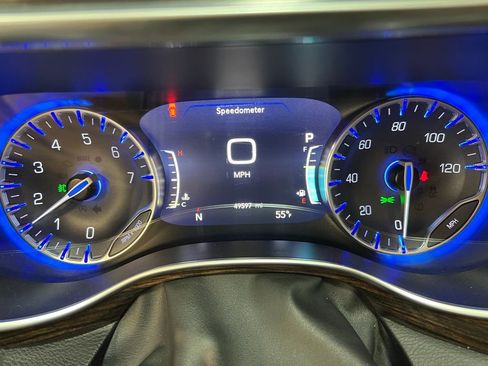 Used 2023 Chrysler Pacifica Limited image 21