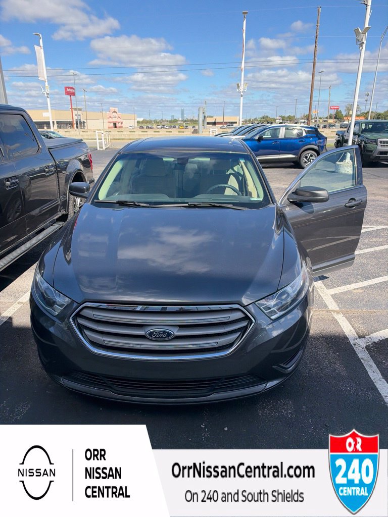 Used 2017 Ford Taurus SE FWD image 1