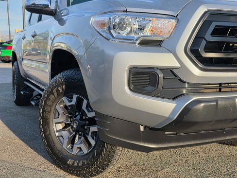 Used 2022 Toyota Tacoma SR image 3