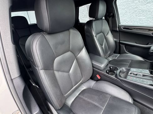 Used 2023 Porsche Macan AWD/4WD image 20
