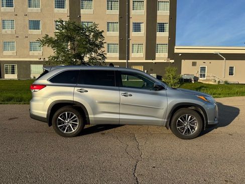 Used 2018 Toyota Highlander XLE w/ Protection Package #3 AWD/4WD image 14