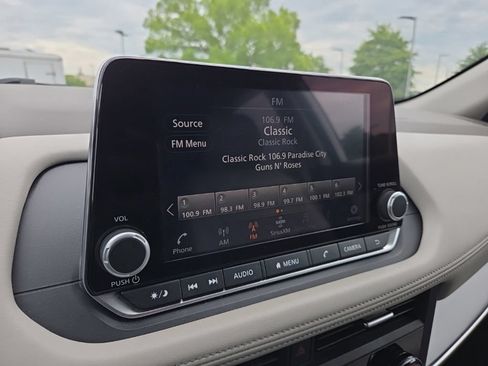 Used 2024 Nissan Rogue SV FWD image 21