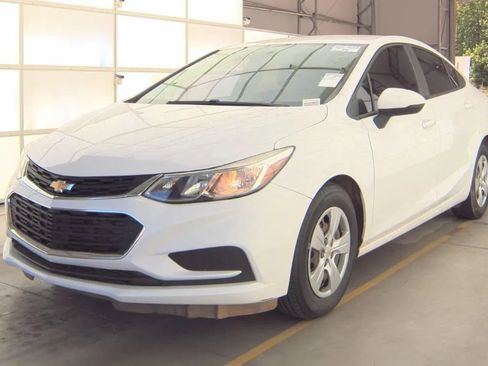 Used 2018 Chevrolet Cruze LS FWD image 1
