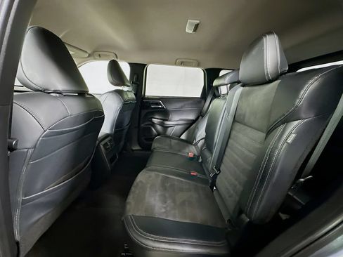 Used 2023 Mitsubishi Outlander SE FWD image 17