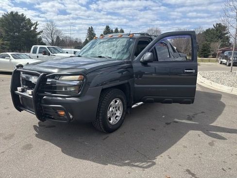 Used 2004 Chevrolet Avalanche Z71 w/ Sun And Sound Package image 3