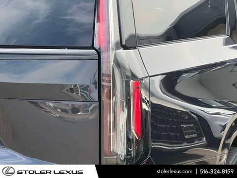 Used 2023 Cadillac Escalade ESV Sport Platinum AWD/4WD image 14
