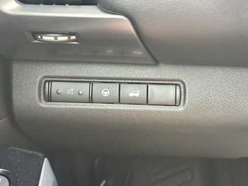 Used 2023 Nissan Pathfinder SL AWD/4WD image 16