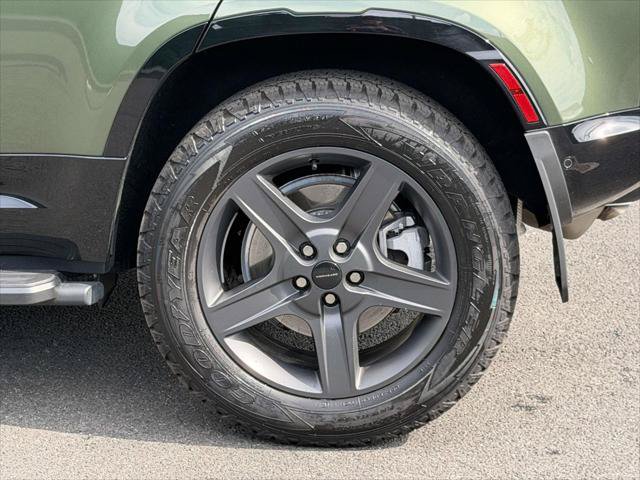 Used 2026 Land Rover Defender 110 X-Dynamic SE AWD/4WD image 10