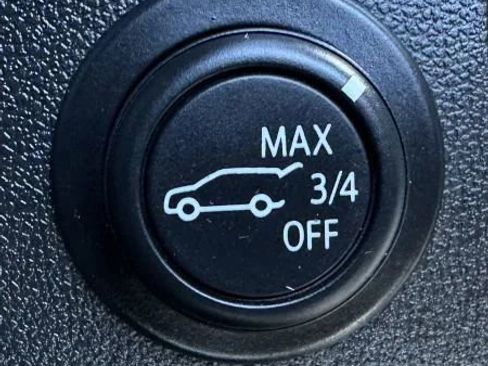 Used 2020 Chevrolet Equinox LT w/ Driver Convenience Package image 43