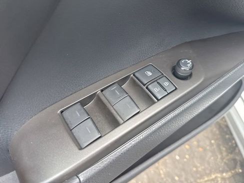 Used 2021 Toyota Camry SE FWD image 13
