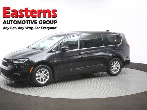 Used 2023 Chrysler Pacifica Touring-L FWD image 59