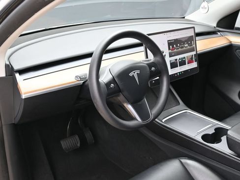 Used 2023 Tesla Model Y Long Range AWD/4WD image 18