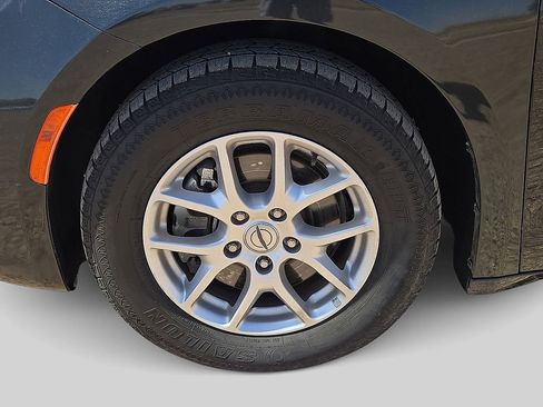 Used 2023 Chrysler Pacifica Touring-L FWD image 10