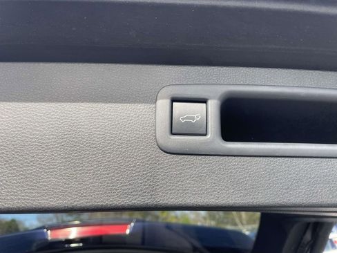 Used 2023 Toyota Highlander LE image 54