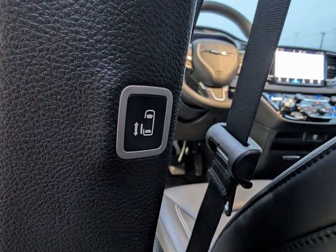 New 2026 Chrysler Voyager LX FWD image 40