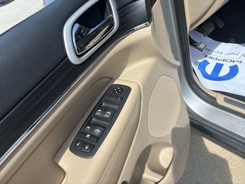 Used 2020 Jeep Grand Cherokee Limited w/ Premium Lighting Group image 16