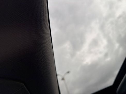 Used 2020 Toyota Highlander XLE image 35