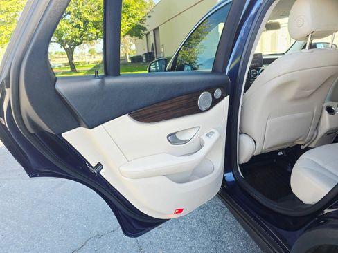 Used 2017 Mercedes-Benz GLC 300 4MATIC image 35