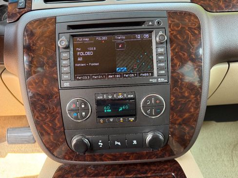 Used 2010 GMC Yukon Denali image 29