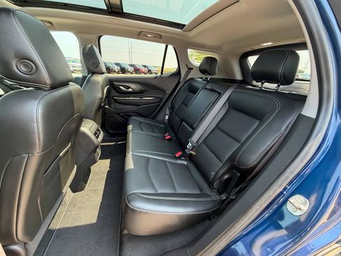 Used 2022 GMC Terrain SLT w/ Infotainment Package II AWD/4WD image 19