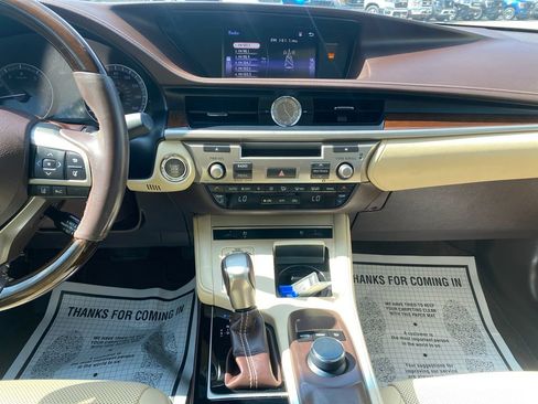 Used 2018 Lexus ES 350 w/ Premier Package FWD image 18