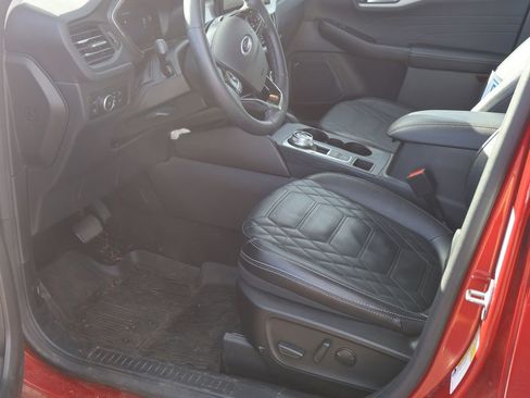 Used 2023 Ford Escape Platinum w/ Premium Technology Package image 4