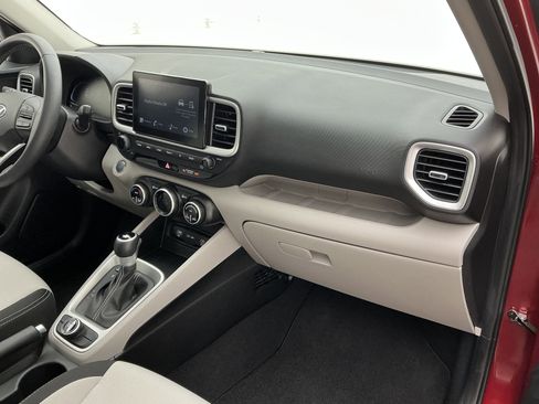 Used 2025 Hyundai Venue SEL image 24