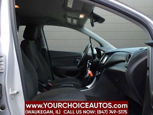 Used 2021 Chevrolet Trax LS w/ Tint and Cruise Package image 17