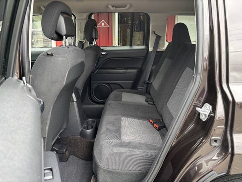 Used 2014 Jeep Patriot Latitude AWD/4WD image 10