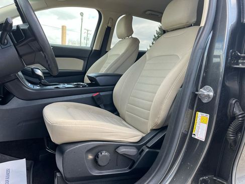 Used 2017 Ford Edge SE AWD/4WD image 13
